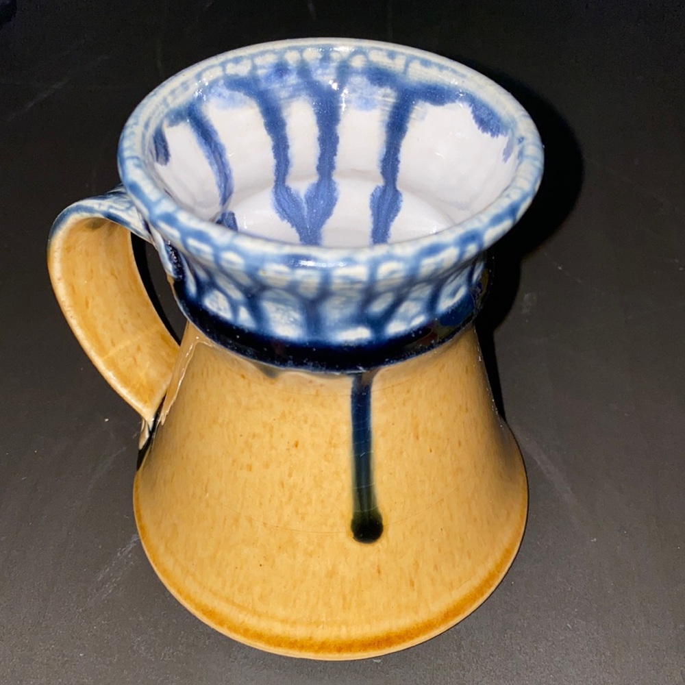 Juba Mountain Pottery mug w/ drip design pattern in blue & beige - signed - Picture 2 of 8